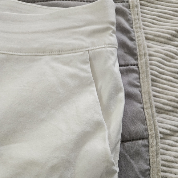 HDE Women's White Shorts Super Stretchy Size M - Picture 2 of 6